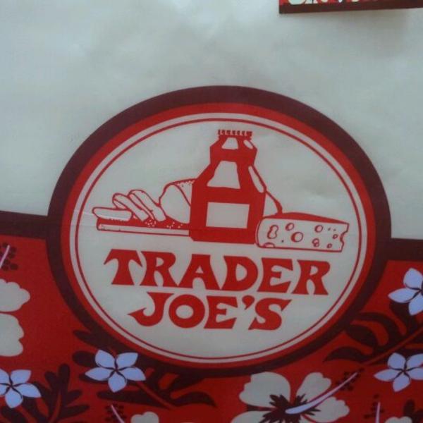 Photo taken at Trader Joe's by Randy E. on 9/5/2011-伊利诺州芝加哥市安大略湖路44号 Photo taken at Trader Joe's by Randy E. on 9/5/2011