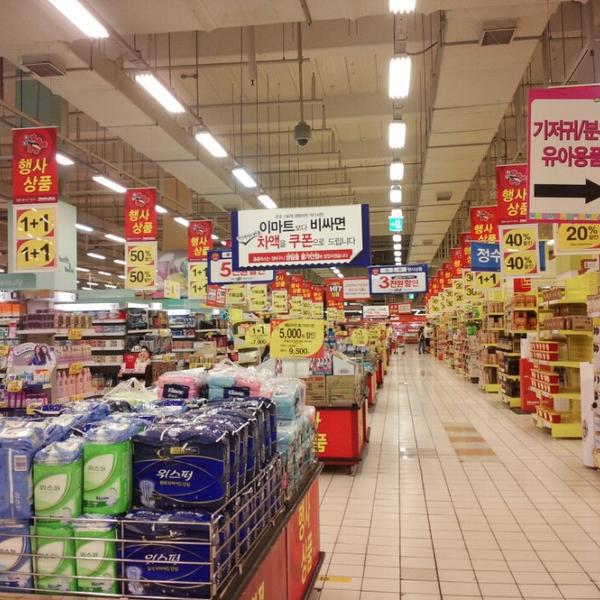 Photo taken at 홈플러스 / Home plus by Jude J. on 6/30/2013-京畿道华城市泰安区399号 Photo taken at 홈플러스 / Home plus by Jude J. on 6/30/2013