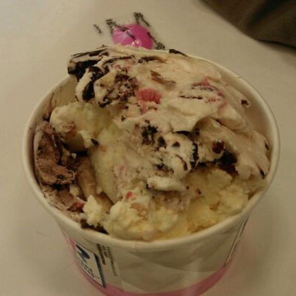 Photo taken at 홈플러스 (Home plus) by 슈민 김. on 11/14/2011-大邱市达西区达句伐大路1467号(城西店) Photo taken at 홈플러스 (Home plus) by 슈민 김. on 11/14/2011