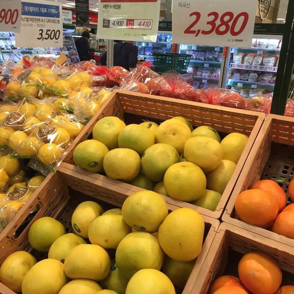 Photo taken at 롯데마트 (LOTTE Mart) by Minos on 3/21/2015