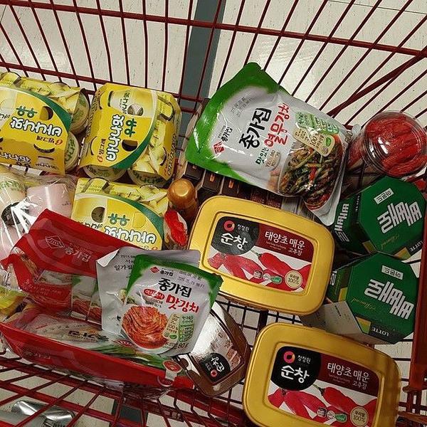 Photo taken at 롯데마트 (LOTTE Mart) by Dik Mie on 4/29/2015