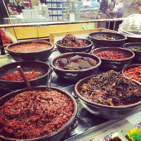 Photo taken at 롯데마트 (LOTTE Mart) by Angie W. on 5/9/2015