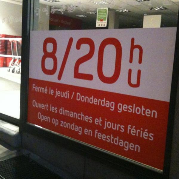 Photo taken at Proxy Delhaize by Letilor *. on 1/12/2012