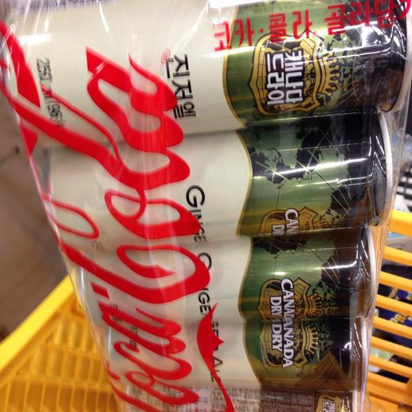 Photo taken at 이마트 (e-mart) by Junsu B. on 4/6/2014-京畿道高阳市西区798易买得超市 Photo taken at 이마트 (e-mart) by Junsu B. on 4/6/2014