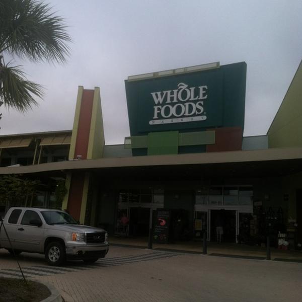 Photo taken at Whole Foods Market by Steven T. on 11/17/2012-佛罗里达州杰克逊维尔圣何塞大道10601 Photo taken at Whole Foods Market by Steven T. on 11/17/2012