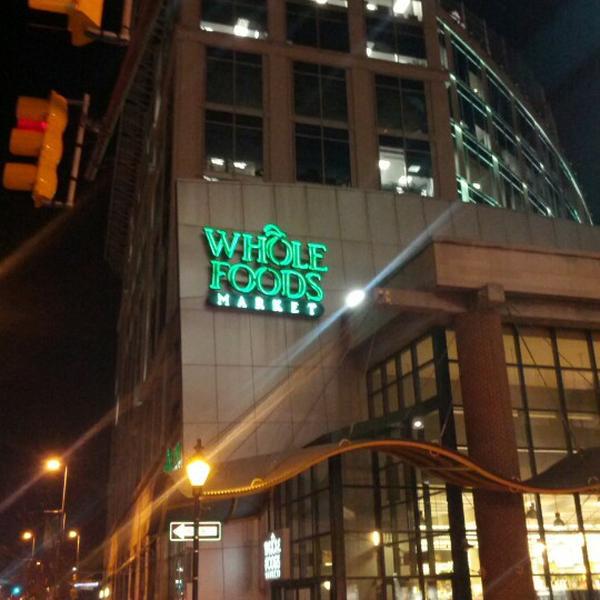 Photo taken at Whole Foods Market by Sevon C. on 1/29/2013-马里兰 巴尔的摩舰队街1001(在美国埃克塞特街) Photo taken at Whole Foods Market by Sevon C. on 1/29/2013