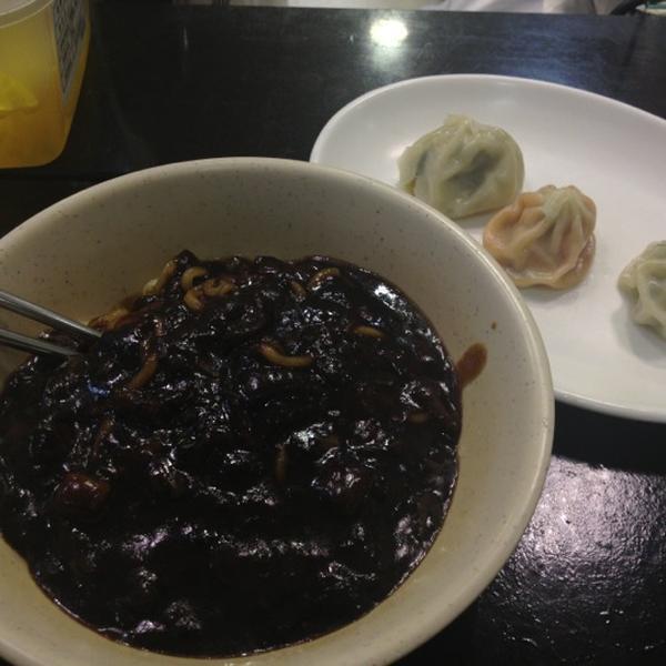 Photo taken at 롯데마트 (LOTTE Mart) by Yoon-Soo L. on 11/5/2012