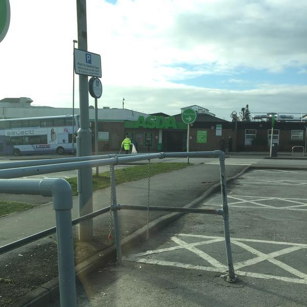 Asda 英国利兹霍尔特路(霍尔特公园)
