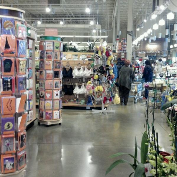 Photo taken at Whole Foods Market by Lorena H. on 9/30/2012-伊利诺州内珀维尔第75大街2607号 Photo taken at Whole Foods Market by Lorena H. on 9/30/2012