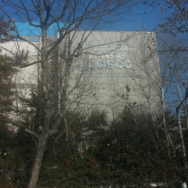 Photo taken at 이마트 (e-mart) by 정훈 김. on 12/14/2013-庆尚北道浦项市10易买得超市 Photo taken at 이마트 (e-mart) by 정훈 김. on 12/14/2013