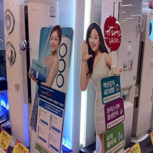 Photo taken at 홈플러스 (Home plus) by xofla on 5/13/2013