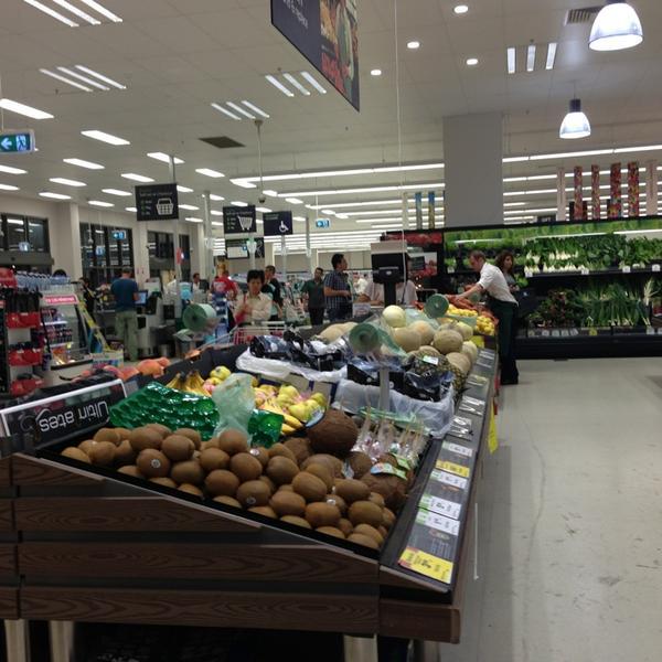Photo taken at Woolworths by Susan on 3/30/2013-澳大利亚新南威尔士州悉尼安克利夫圣78-96 Photo taken at Woolworths by Susan on 3/30/2013