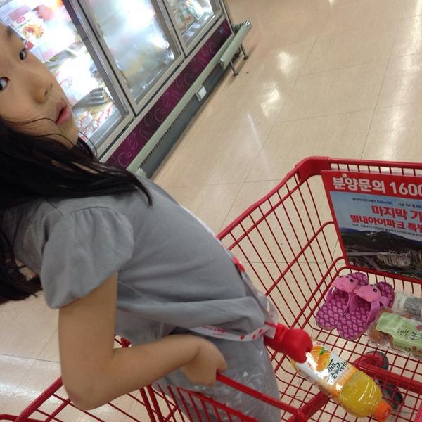 Photo taken at 롯데마트 (LOTTE Mart) by 영찬 김. on 9/11/2014