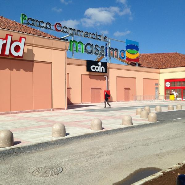 Photo taken at Auchan by Mario M. on 3/3/2013-意大利普利亚卡萨马西玛诺伊卡塔罗路2 Photo taken at Auchan by Mario M. on 3/3/2013