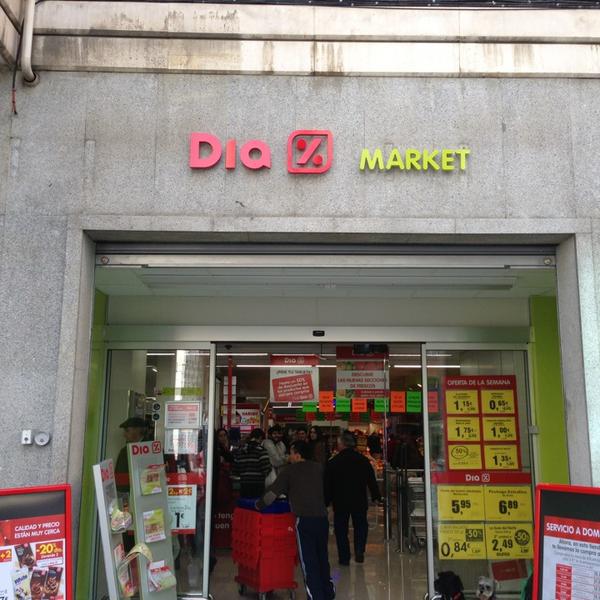 Photo taken at DIA % by Fernando P. on 3/2/2013