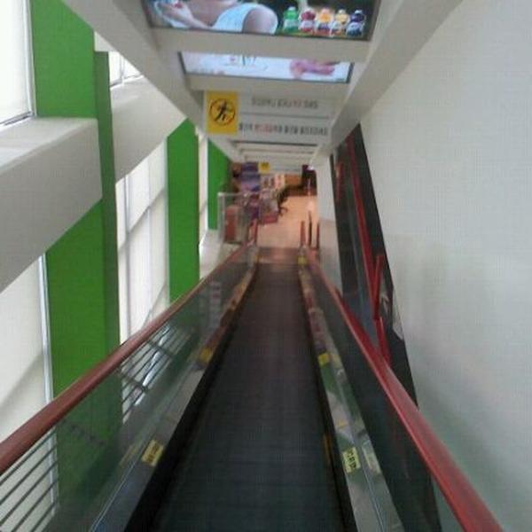 Photo taken at 홈플러스 / Home Plus by bloodsamsara 피. on 9/3/2011