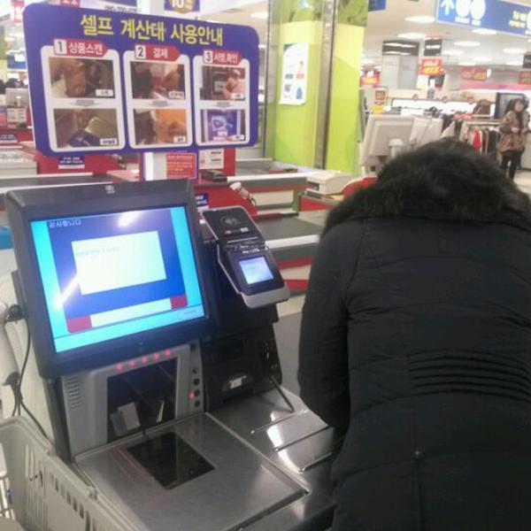 Photo taken at 홈플러스 / Home Plus by 행철 곽. on 1/27/2012