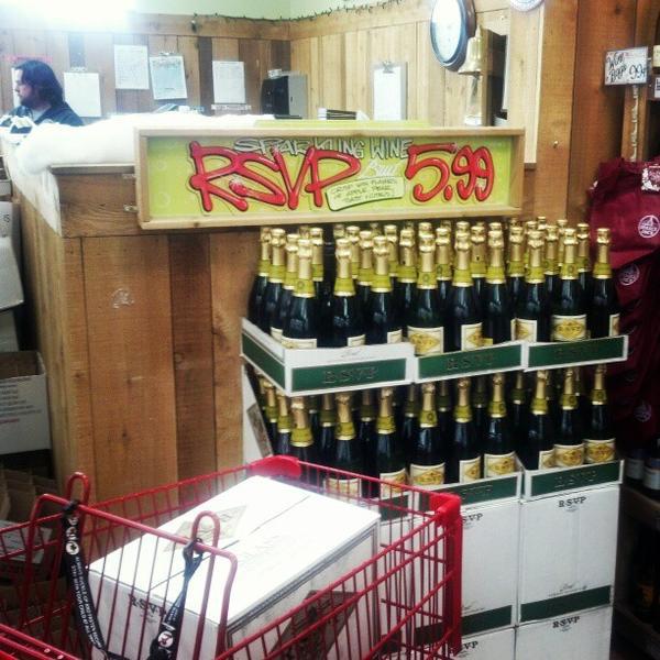 Photo taken at Trader Joe's by Kenneth C. on 12/31/2012-佐治亚州桑迪斯普林斯罗斯维尔路6277 Photo taken at Trader Joe's by Kenneth C. on 12/31/2012