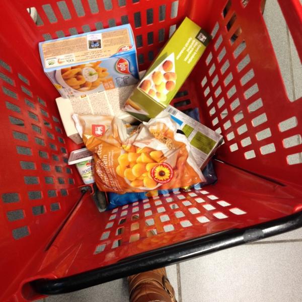 Photo taken at Proxy Delhaize by Axelle S. on 10/18/2013