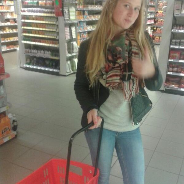 Photo taken at Proxy Delhaize by Eveline V. on 10/18/2013