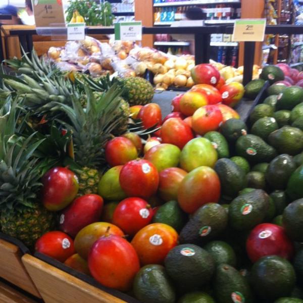 Photo taken at Publix by Alida Yazmin B. on 10/1/2011