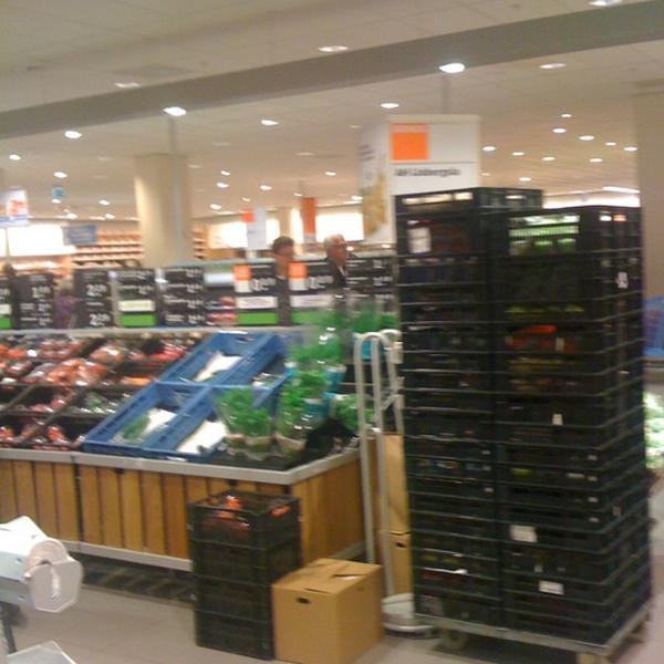 Photo taken at Albert Heijn XL by Etienne W. on 2/26/2011-荷兰格尔德兰阿纳姆克罗嫩堡大道86号 Photo taken at Albert Heijn XL by Etienne W. on 2/26/2011