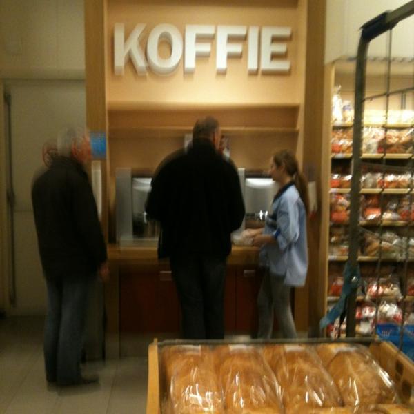 Photo taken at Albert Heijn XL by Jeroen R. on 4/14/2012-荷兰格尔德兰阿纳姆克罗嫩堡大道86号 Photo taken at Albert Heijn XL by Jeroen R. on 4/14/2012