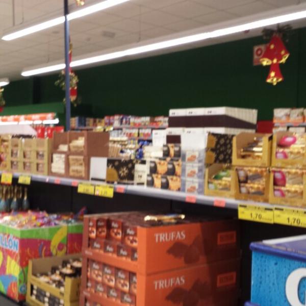 Photo taken at Mercadona by Elfidelia M. on 12/23/2013