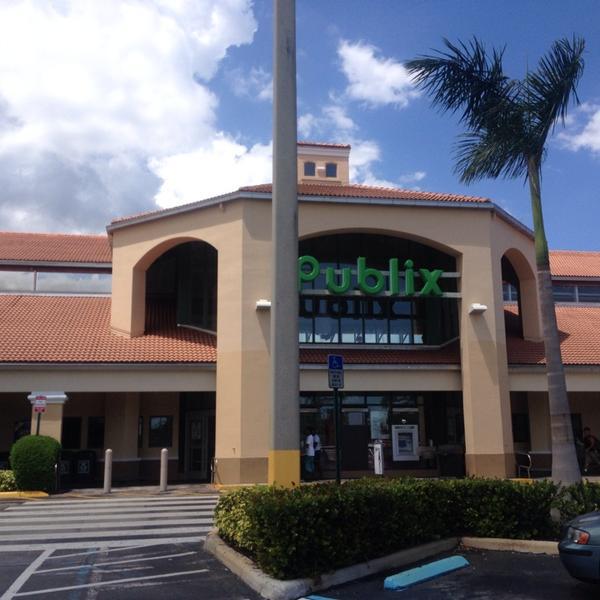Photo taken at Publix by Ian T. on 8/13/2014