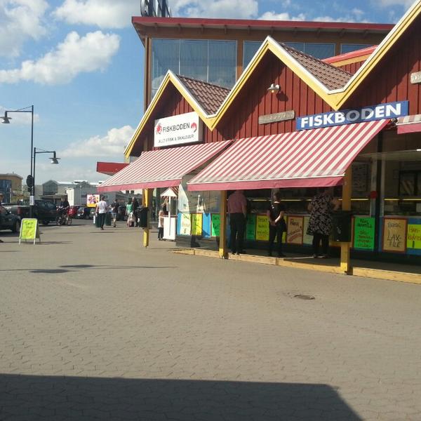 Photo taken at ICA Maxi by Ola on 5/17/2013