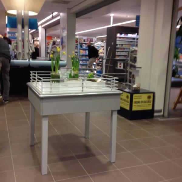 Photo taken at Albert Heijn by Andi M. on 3/31/2012-荷兰南荷兰省卢恩朱莉安娜街37-41号 Photo taken at Albert Heijn by Andi M. on 3/31/2012