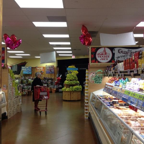Photo taken at Trader Joe's by Ishara on 2/20/2012-加利福尼亚州红木路2052号 Photo taken at Trader Joe's by Ishara on 2/20/2012