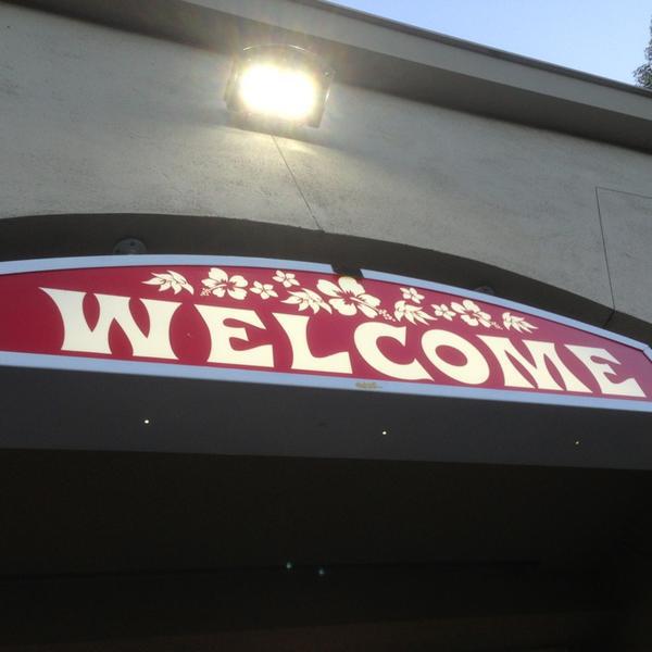 Photo taken at Trader Joe's by Pamela R. on 6/13/2013-加尼福尼亚 奥克兰大学大道5727(在橡树林大道) Photo taken at Trader Joe's by Pamela R. on 6/13/2013