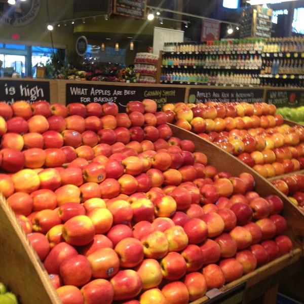 Photo taken at Whole Foods Market by goko.usa on 2/1/2013-德克萨斯州达拉斯卢姆阿尔托路4100号 Photo taken at Whole Foods Market by goko.usa on 2/1/2013