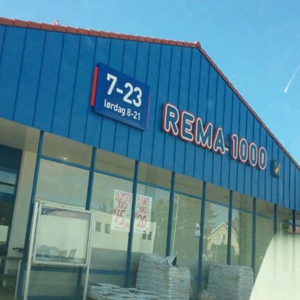 Photo taken at Rema 1000 by Leif Ragnar Stol Ø. on 8/19/2011