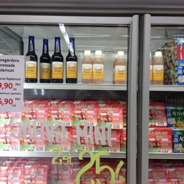 Photo taken at ICA Kvantum by Martin L. on 5/10/2013-瑞典西约塔兰省哥德堡温特路4号 Photo taken at ICA Kvantum by Martin L. on 5/10/2013