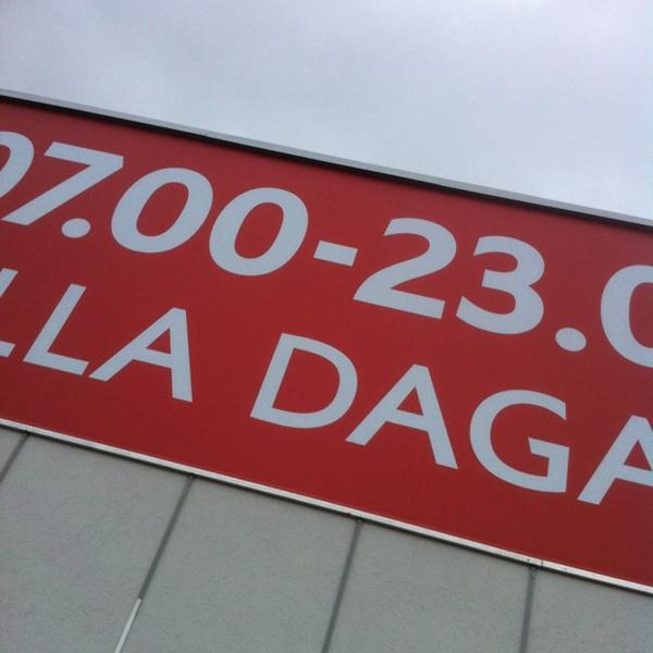 Photo taken at ICA Kvantum by Andreas L. on 11/3/2012-瑞典西约塔兰省哥德堡温特路4号 Photo taken at ICA Kvantum by Andreas L. on 11/3/2012