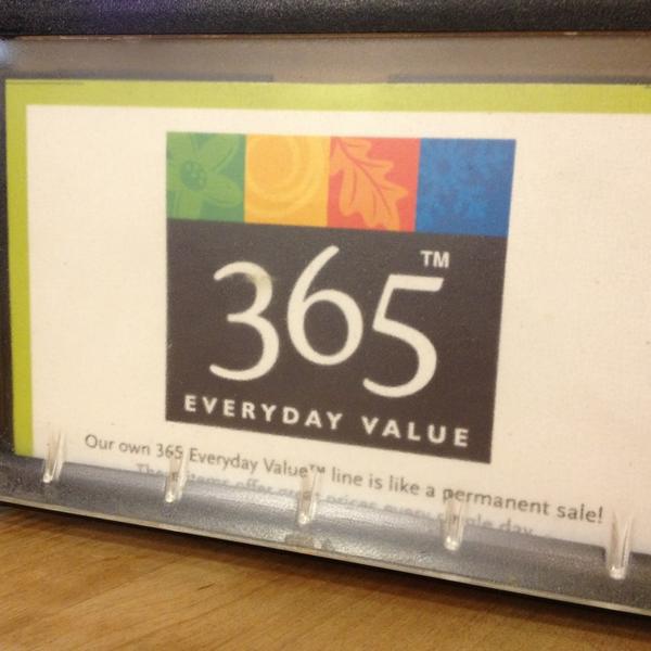 Photo taken at Whole Foods Market by Nicolai P. on 1/26/2013-加尼福尼亚圣罗莎 城市 康涅狄格R390(在盖尔南韦尔路) Photo taken at Whole Foods Market by Nicolai P. on 1/26/2013