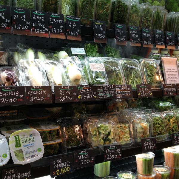 Photo taken at SSG FOOD MARKET by Moran K. on 4/21/2013-首尔特别市江南区清潭洞442号 SSG食品超市 Photo taken at SSG FOOD MARKET by Moran K. on 4/21/2013