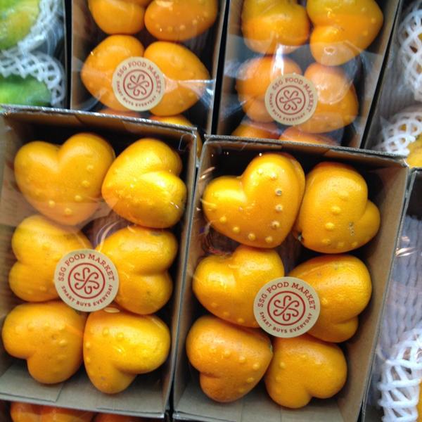 Photo taken at SSG FOOD MARKET by YoungJoon S. on 12/28/2012-首尔特别市江南区清潭洞442号 SSG食品超市 Photo taken at SSG FOOD MARKET by YoungJoon S. on 12/28/2012