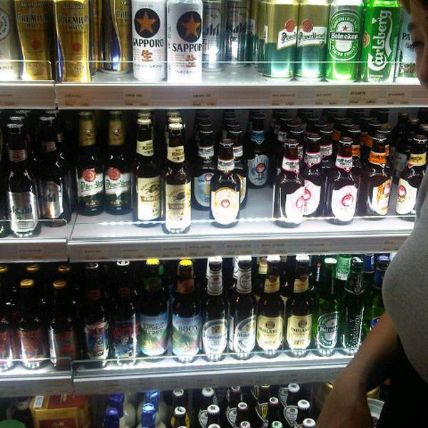 Photo taken at SSG FOOD MARKET by mari L. on 9/8/2012-首尔特别市江南区清潭洞442号 SSG食品超市 Photo taken at SSG FOOD MARKET by mari L. on 9/8/2012