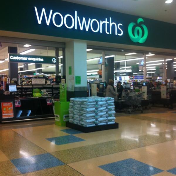 Photo taken at Woolworths by Susan on 8/26/2012-新南威尔士州2216罗克代尔区罗克代尔广场(1罗克代尔广场路) Photo taken at Woolworths by Susan on 8/26/2012