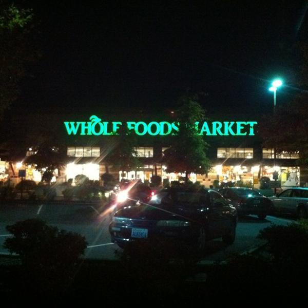 Photo taken at Whole Foods Market by Lona T. on 10/26/2012-华盛顿州雷德蒙德雷德蒙路17991号 Photo taken at Whole Foods Market by Lona T. on 10/26/2012