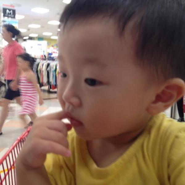 Photo taken at 홈플러스 / Home Plus by Youngseok S. on 8/6/2012