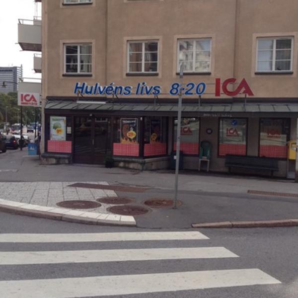 Photo taken at ICA Hulvéns Livs by Stellan E. on 8/9/2012
