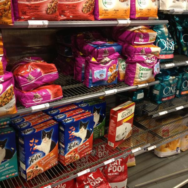 Photo taken at Albert Heijn by Amber-Helena R. on 2/15/2013-荷兰阿姆斯特丹博斯恩伦默广场 Photo taken at Albert Heijn by Amber-Helena R. on 2/15/2013