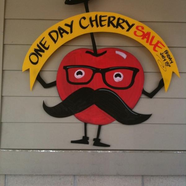 Photo taken at Whole Foods Market by KRQWN on 7/11/2012-麻萨诸塞州韦尔斯利镇华盛顿路442号 Photo taken at Whole Foods Market by KRQWN on 7/11/2012