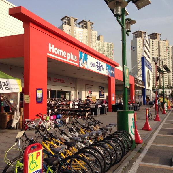Photo taken at 홈플러스 (Home plus) by Woo T. on 5/16/2014-首尔市中浪区四佳亭路332号(面牧店) Photo taken at 홈플러스 (Home plus) by Woo T. on 5/16/2014