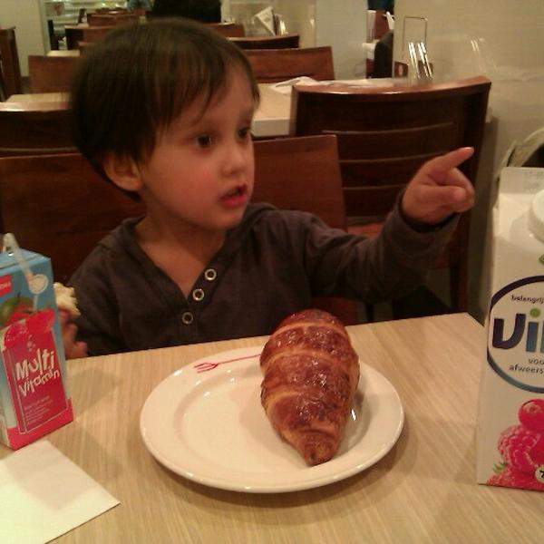 Photo taken at HEMA by Cecilia H. on 5/5/2013