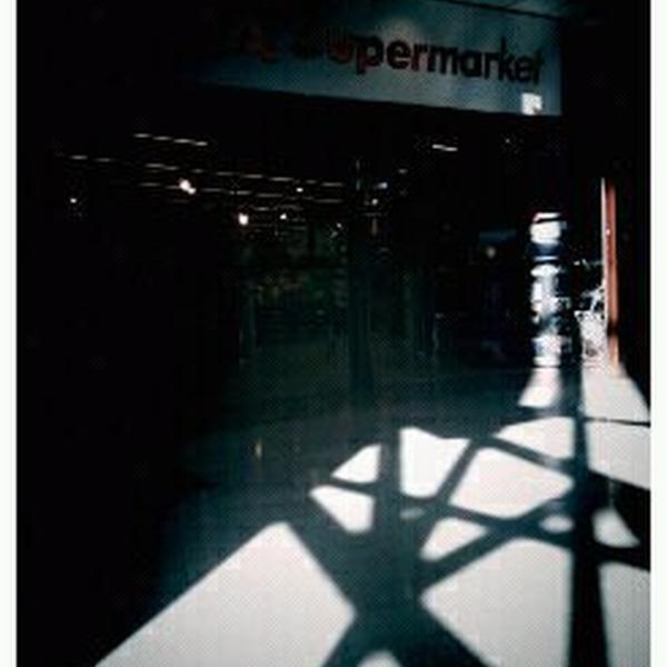 Photo taken at ICA Supermarket Skrapan by Henri on 9/10/2011
